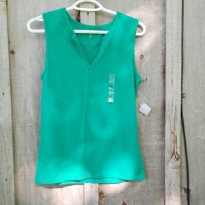 3/$25 Gap medium tee
